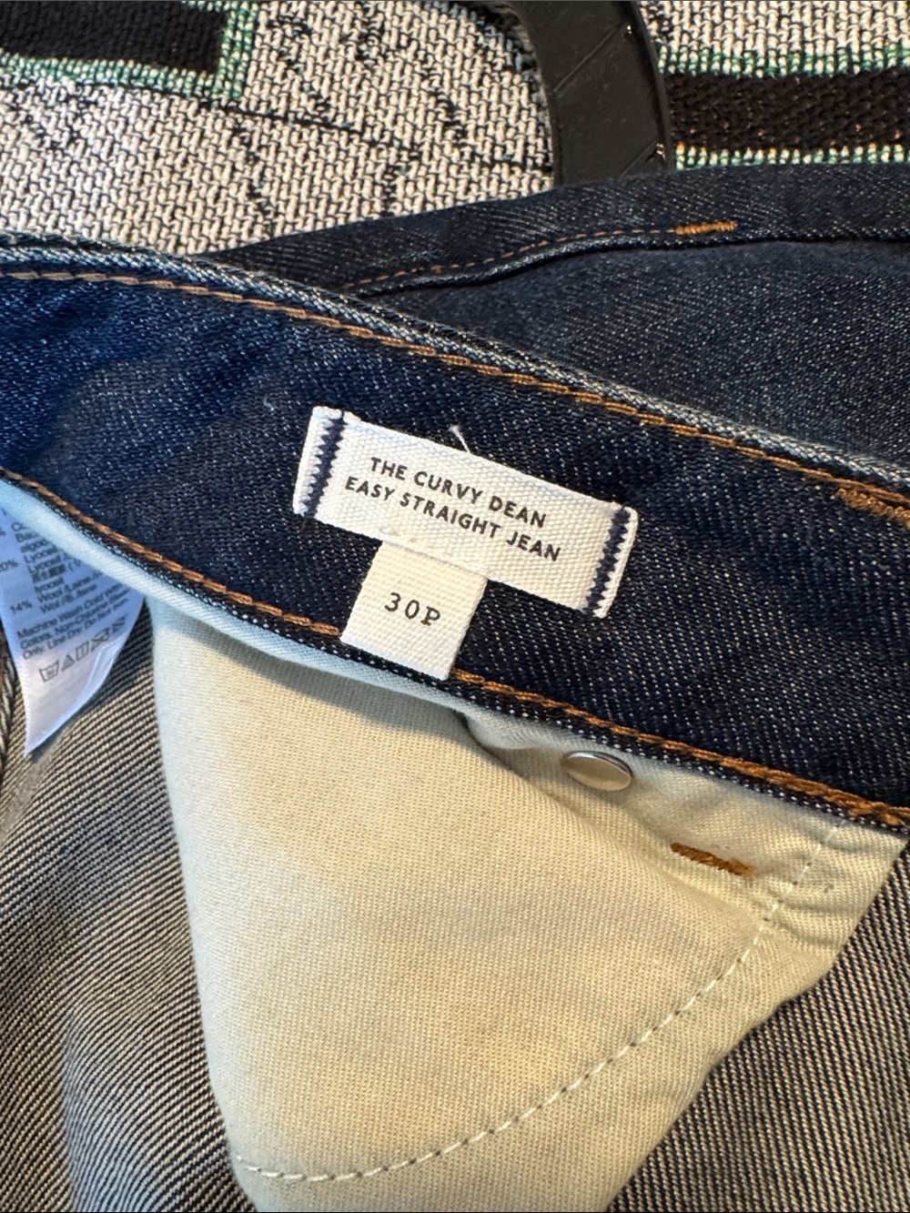 Madewell Women Curvy Dean Easy Straight Jeans - Size 30P in SoftDrape - Picture 8 of 8